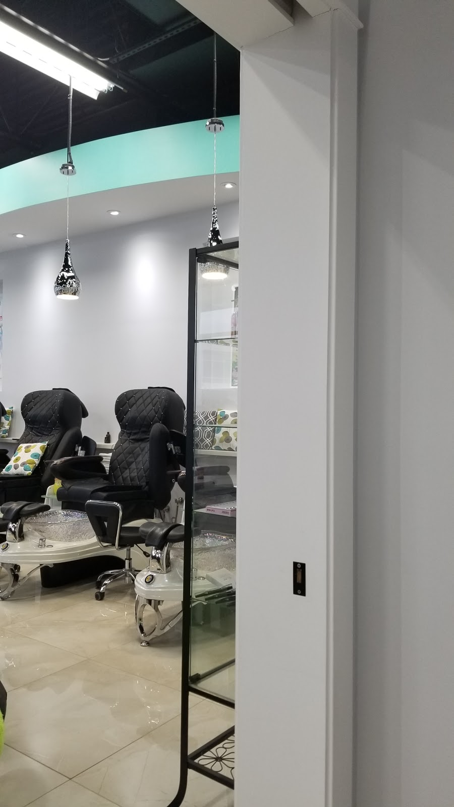 Minty Nail Salon Abbotsford | 3680 Townline Rd #103, Abbotsford, BC V2T 0G6, Canada | Phone: (604) 744-3939