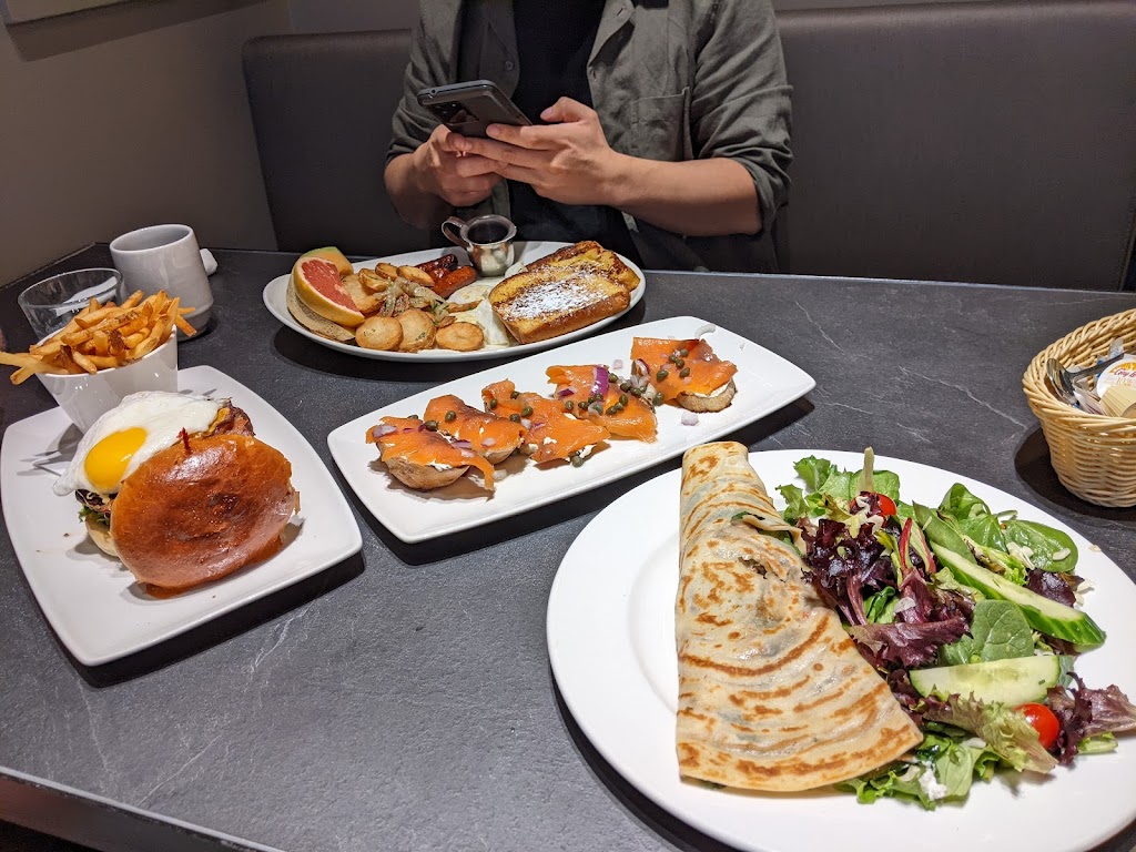 Eggspectation Carlton | 45 Carlton St, Toronto, ON M5B 2H9, Canada | Phone: (416) 519-1880