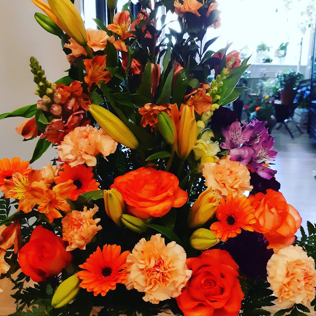 Kelly Greens Flower & Gift Shop | 20 Grand Ave S unit 101, Cambridge, ON N1S 2L4, Canada | Phone: (519) 621-5210