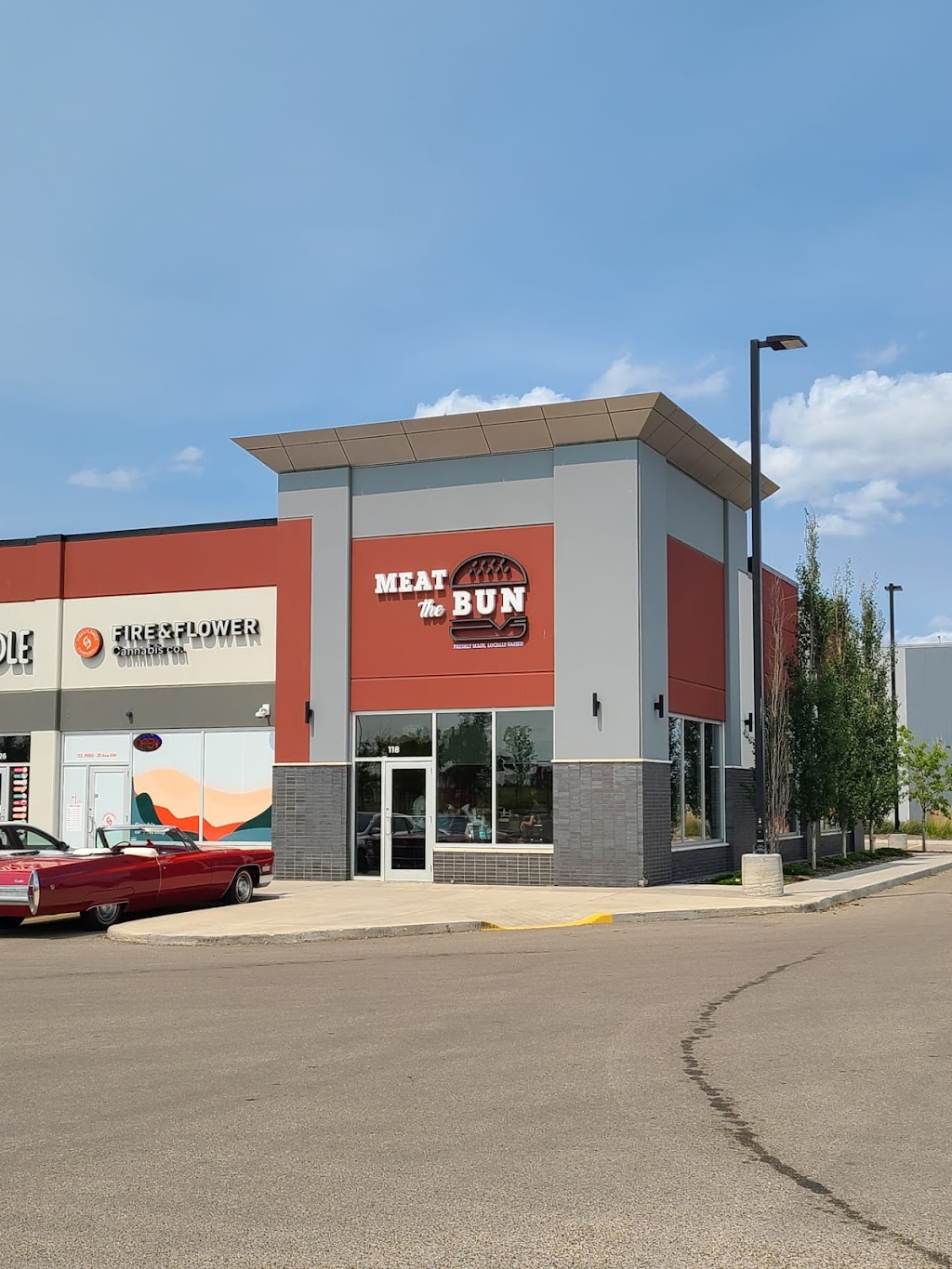 Meat The Bun | 9080 25 Ave SW #118, Edmonton, AB T6X 2H4, Canada | Phone: (587) 754-5863