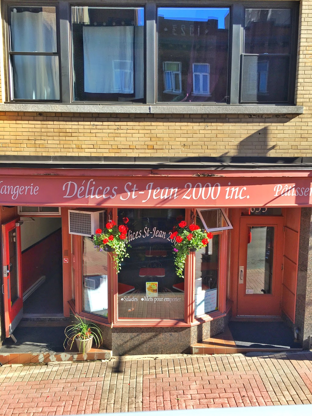 Délices Saint-Jean 2000 | 635 Rue Saint-Jean, Québec, QC G1R 1P7, Canada | Phone: (418) 524-9148