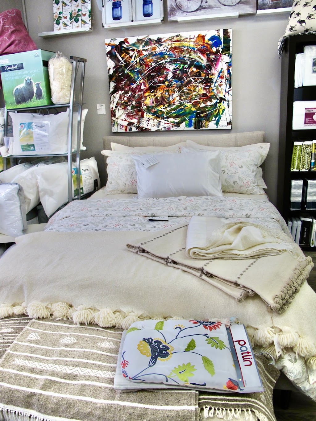 Boutique Dortlottine Inc | 404 Av Victoria, Saint-Lambert, QC J4P 2H9, Canada | Phone: (450) 486-7858