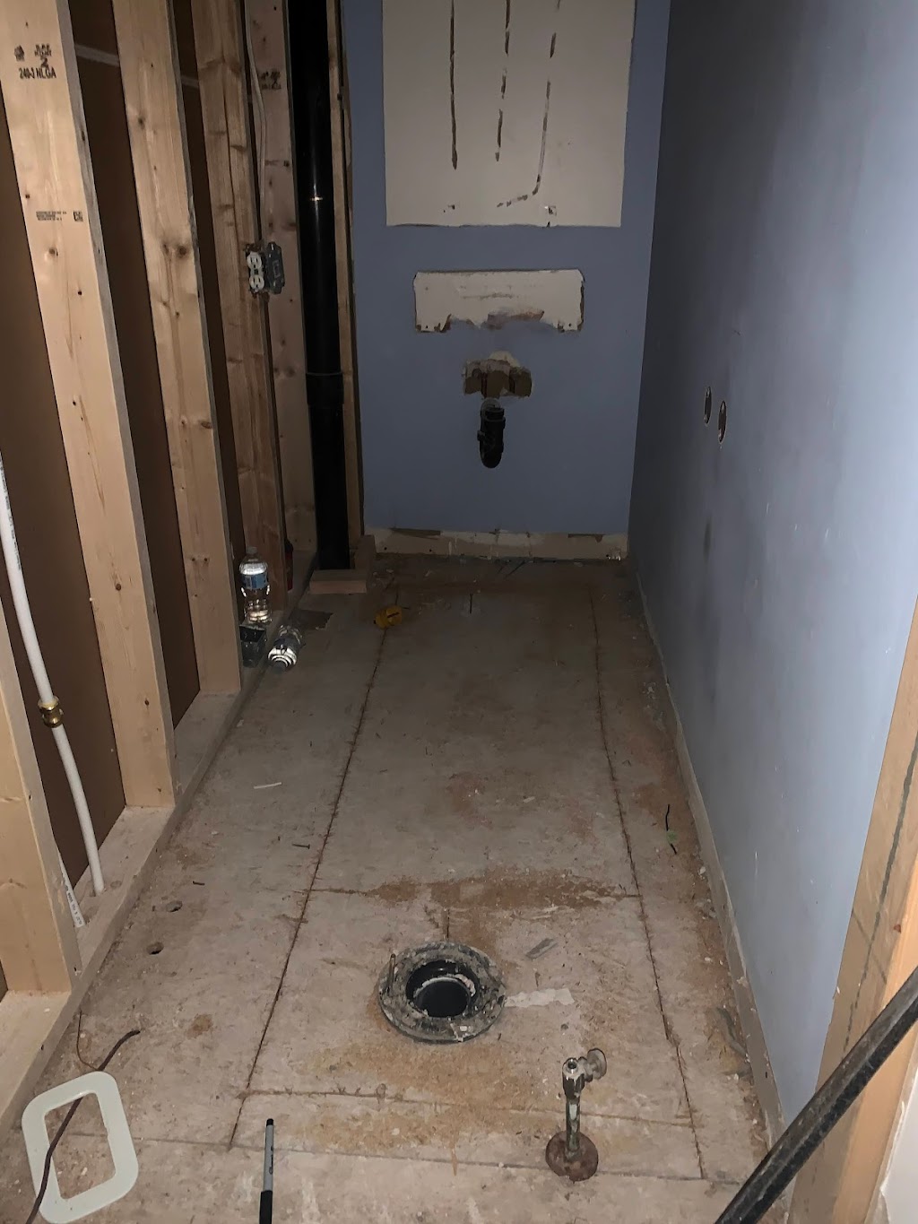 N&L Demo and renovation | 1212 Gloucester Square, Pickering, ON L1V 3P6, Canada | Phone: (647) 220-7212