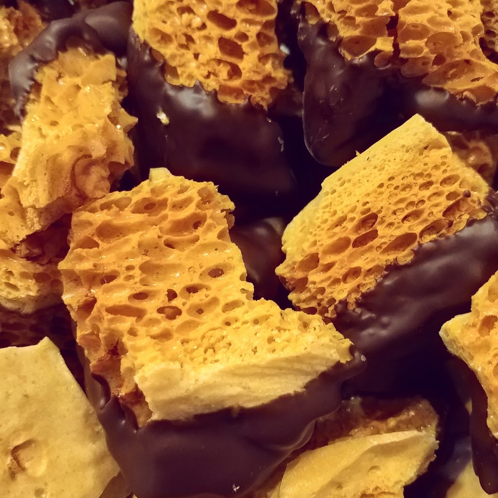 Cakes Cove | 1074 St Clair Ave W, York, ON M6E 3H3, Canada | Phone: (647) 347-2253