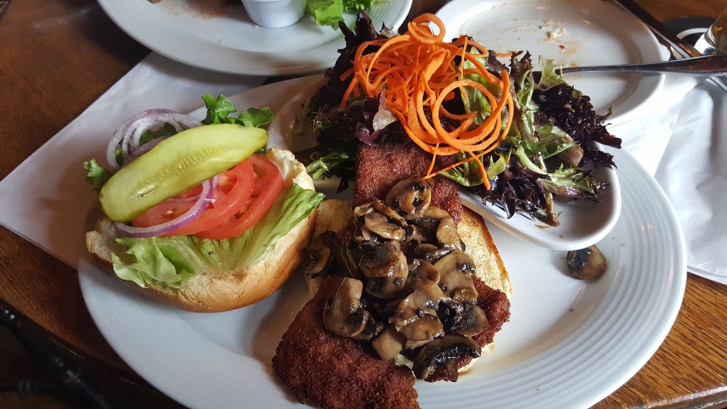 Gasthaus on the Lake | 5790 Beach Ave, Peachland, BC V0H 1X6, Canada | Phone: (250) 767-6625