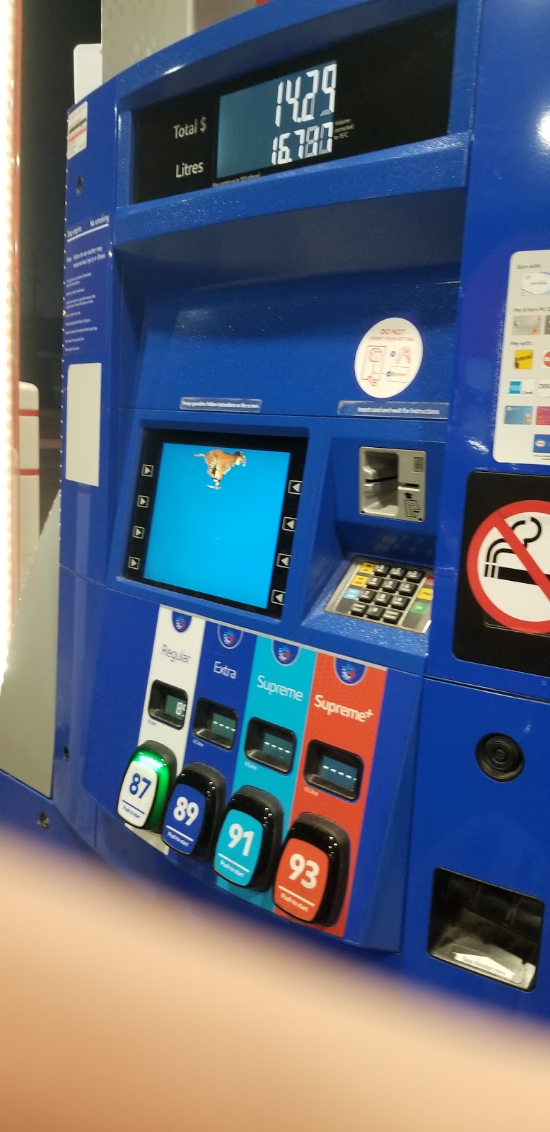 Pearson Esso | 6965 Vanguard Dr, Mississauga, ON L5S 1B2, Canada | Phone: (905) 673-6965