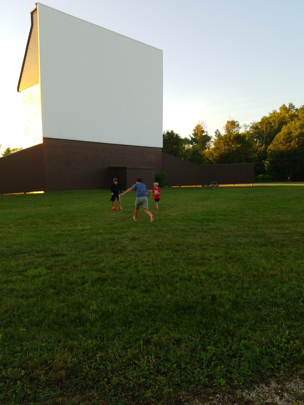 Hanover Drive-In Theatre | 033277 County Rd 28, Hanover, ON N4N 1N7, Canada | Phone: (519) 364-2066