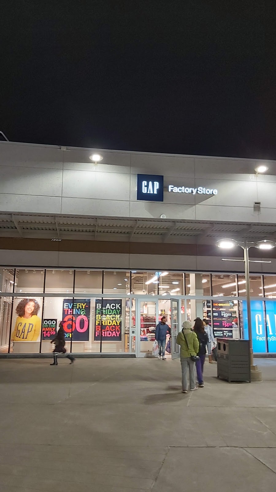 Gap Factory | 300 Taylor Rd #325, Niagara-on-the-Lake, ON L0S 1J0, Canada | Phone: (905) 687-4921