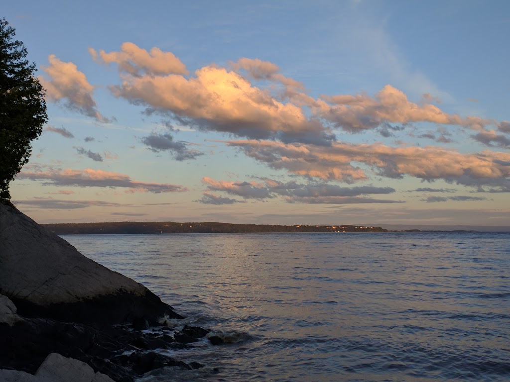 Chalet Cap aux rets | 426 Chemin du Cap aux Rets, Baie-Saint-Paul, QC G3Z 1B9, Canada | Phone: (418) 435-6120