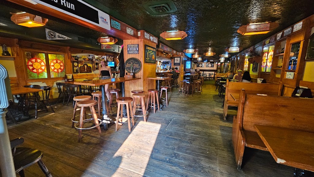 Tommys Neighbourhood Pub | 120 Banff Ave, Banff, AB T1L 1A4, Canada | Phone: (403) 762-8888