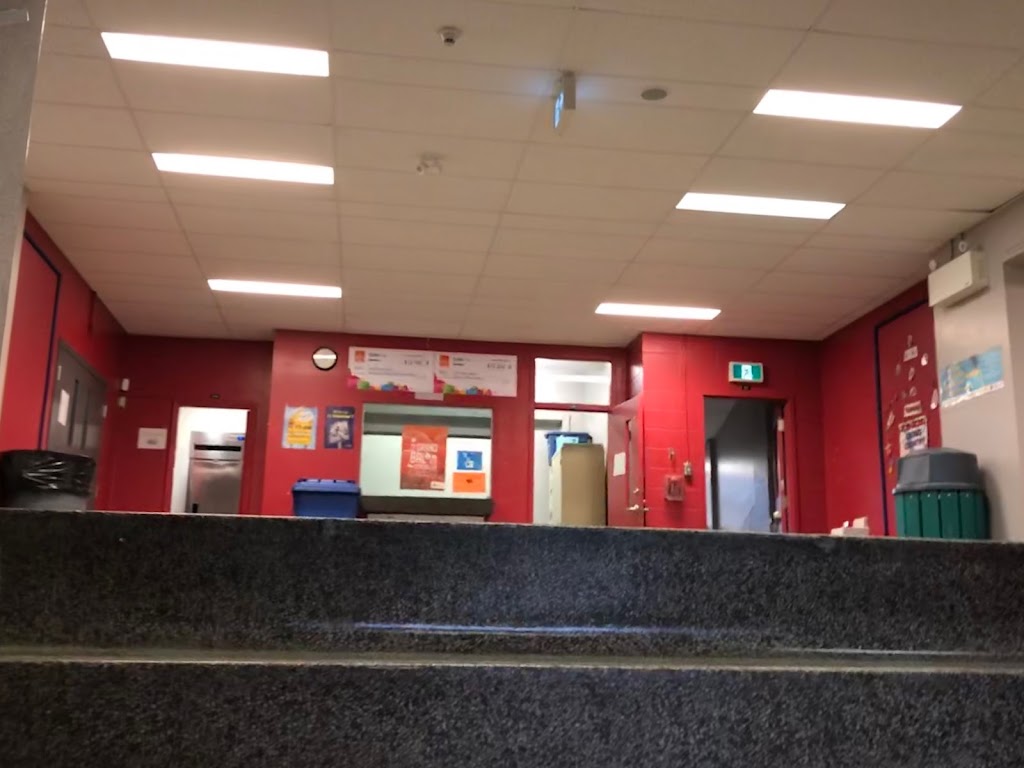 École Saint-Julien | 190 Rue Mary, Lachute, QC J8H 2C4, Canada | Phone: (450) 562-8521