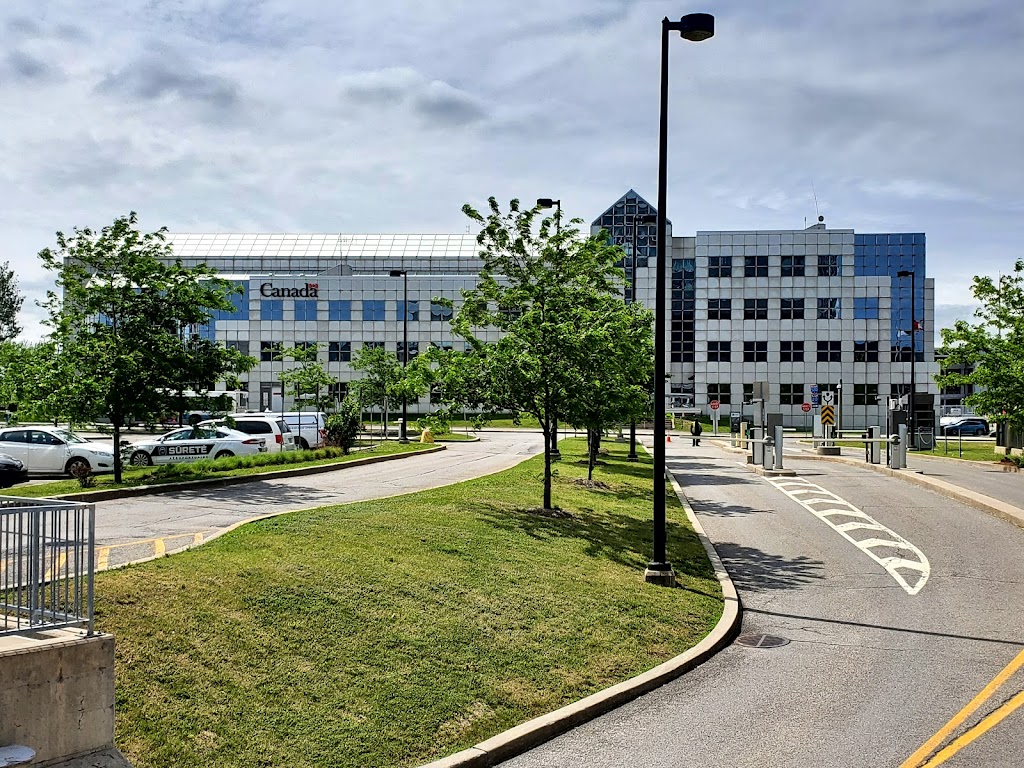Stationnement HotelParc | 800 Pl Leigh-Capreol, Dorval, QC H4Y 0A4, Canada | Phone: (866) 236-3999
