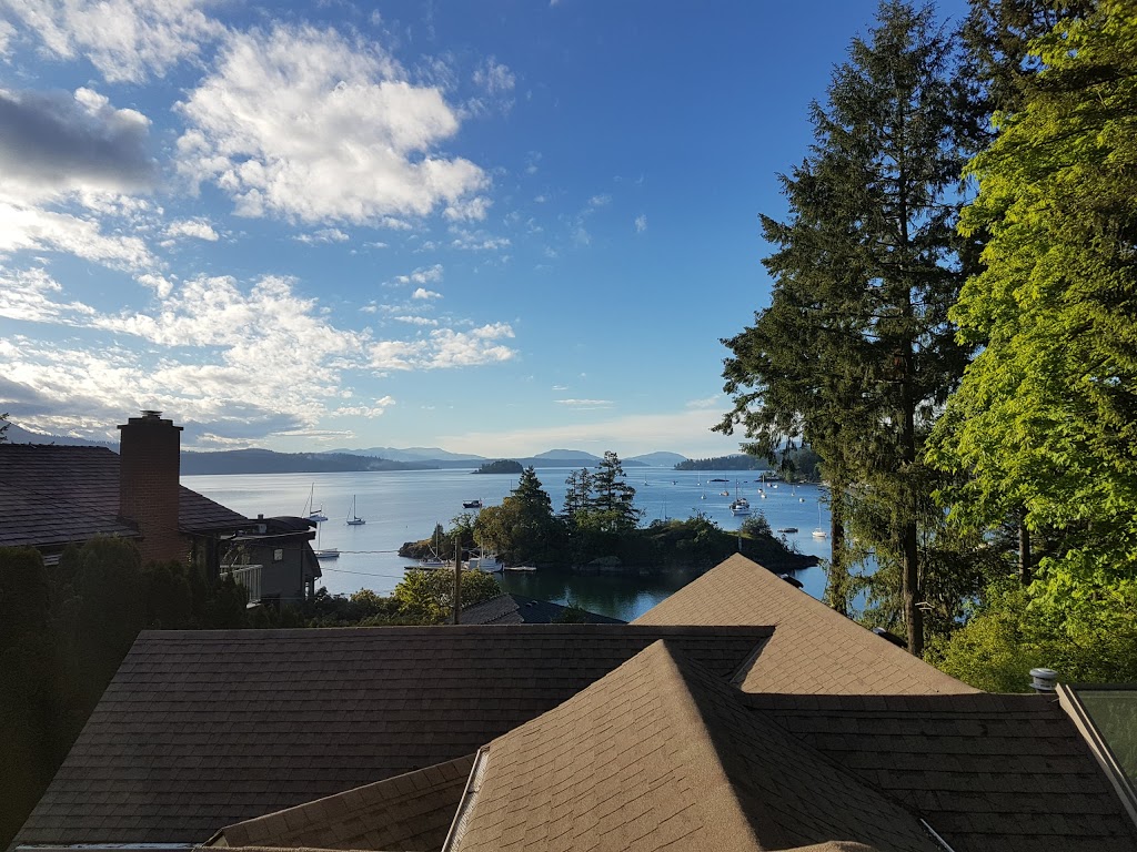 Brentwood Lighthouse Bed and Breakfast | 759 Sea Dr, Brentwood Bay, BC V8M 1B1, Canada | Phone: (250) 652-9733