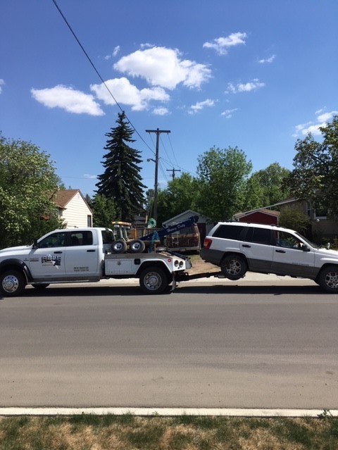Able Towing 1997 | 13607 25 St NW, Edmonton, AB T5A 3V5, Canada | Phone: (780) 915-0647