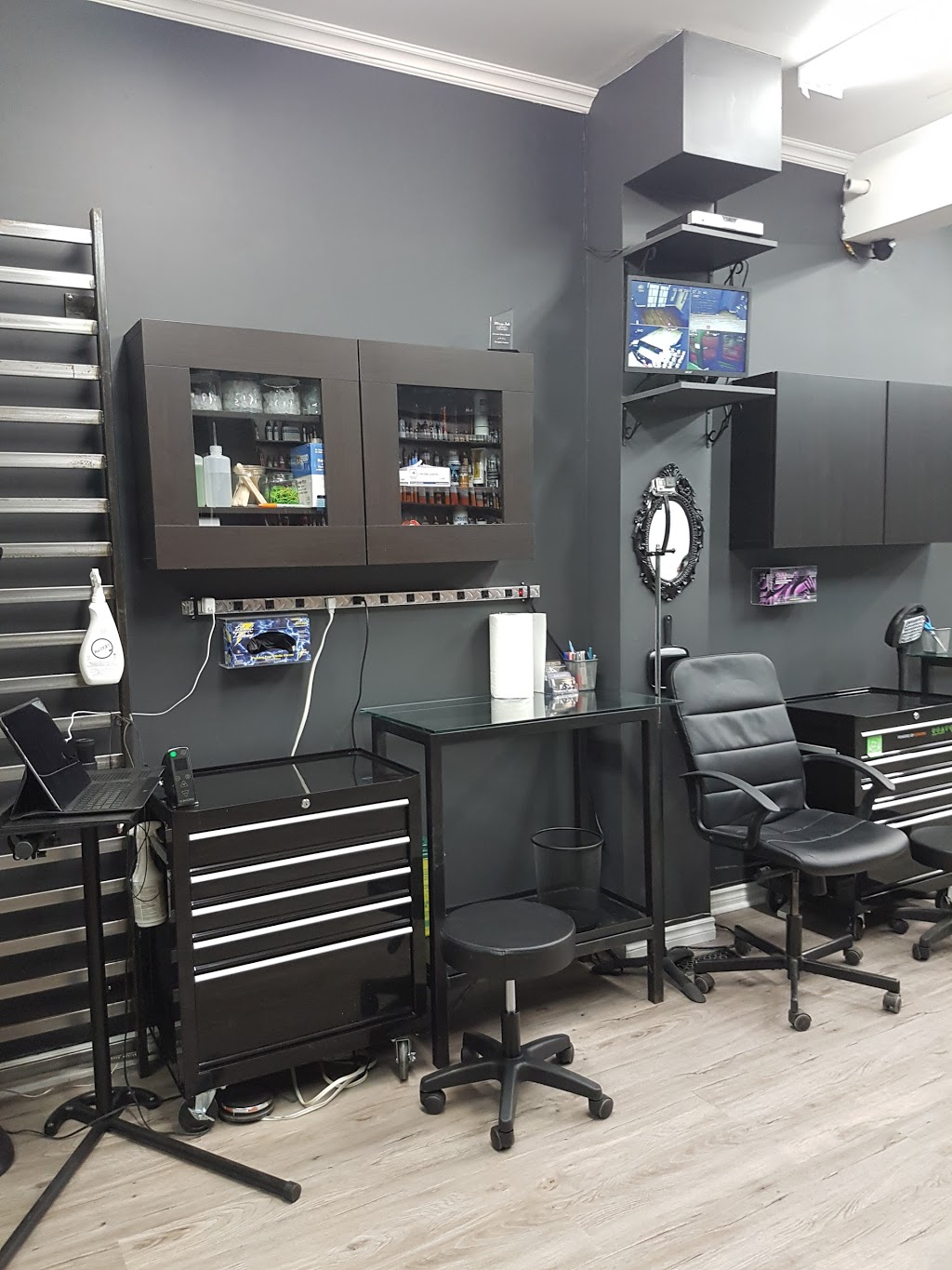 Grim City Tattoo Club | 196 Parkdale Ave N, Hamilton, ON L8H 5X2, Canada | Phone: (905) 544-1222