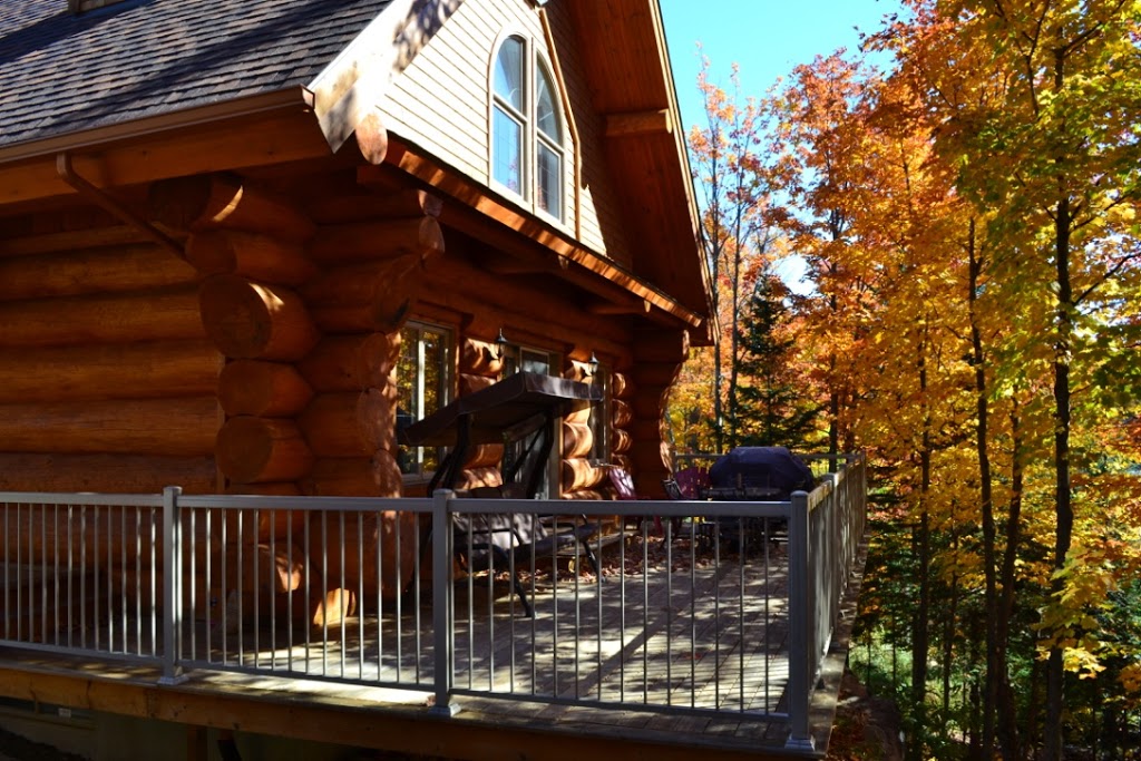 Chalet Le Bois Rond | --dHoward, 61 1re Rue, Saint-Adolphe-dHoward, QC J0T 2B0, Canada | Phone: (514) 754-3465