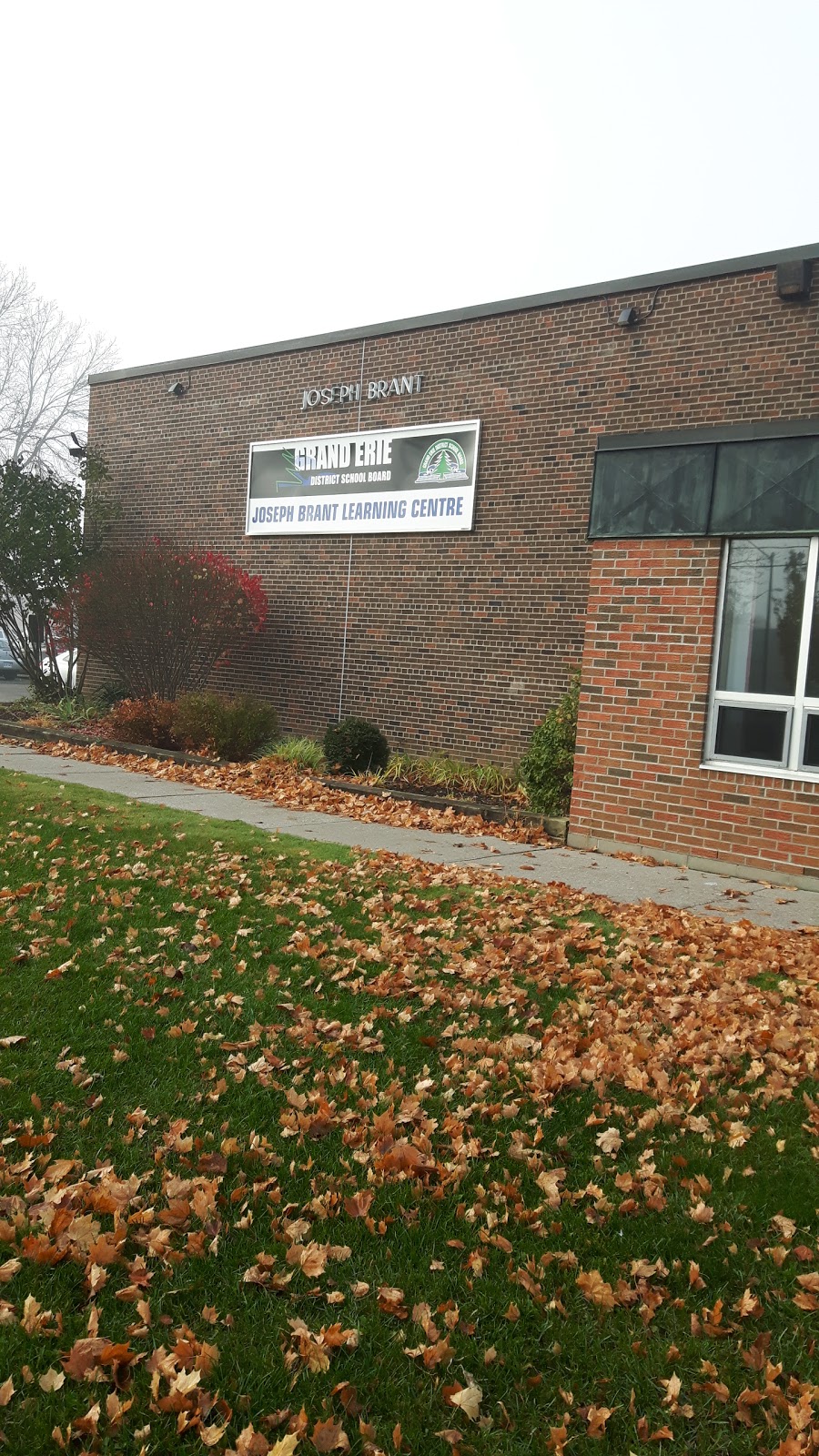 Joseph Brant Softball Diamond | 347 Erie Ave, Brantford, ON N3S 2H7, Canada
