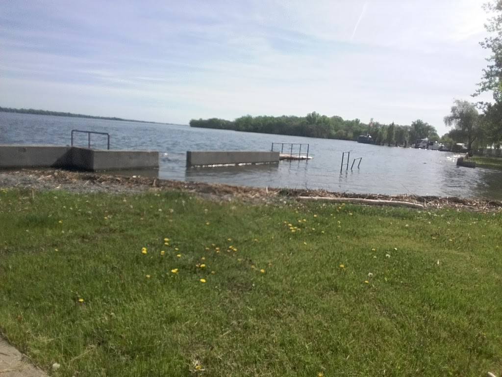 Resto-Bar Marina Melocheville | 4 Rue Bourcier, Beauharnois, QC J6N 0J8, Canada | Phone: (450) 225-9016