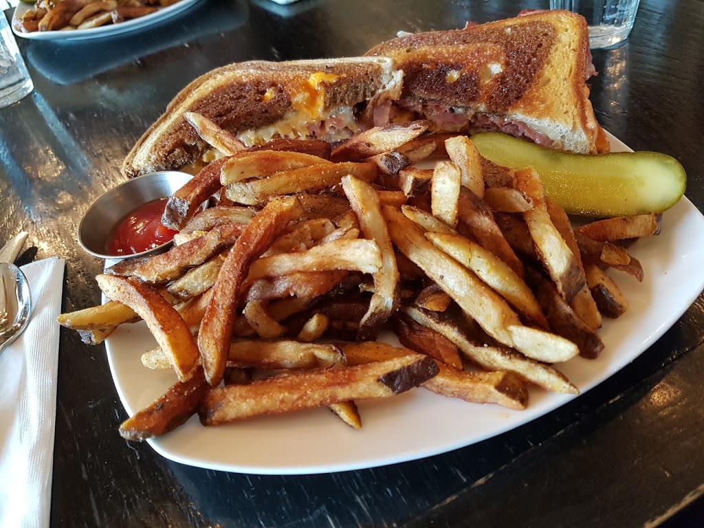 Pineridge Hollow | Box 274, 67086 Heatherdale Rd 25E, Oakbank, MB R0E 1J0, Canada | Phone: (204) 777-3881