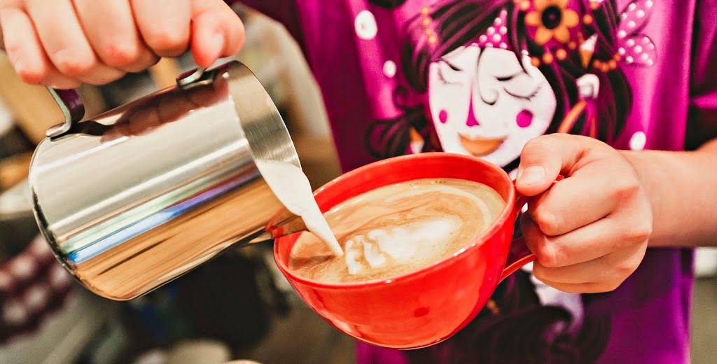 Le Refuge, café de montagne | Austin, QC J0B 1B0, Canada | Phone: (579) 437-8999