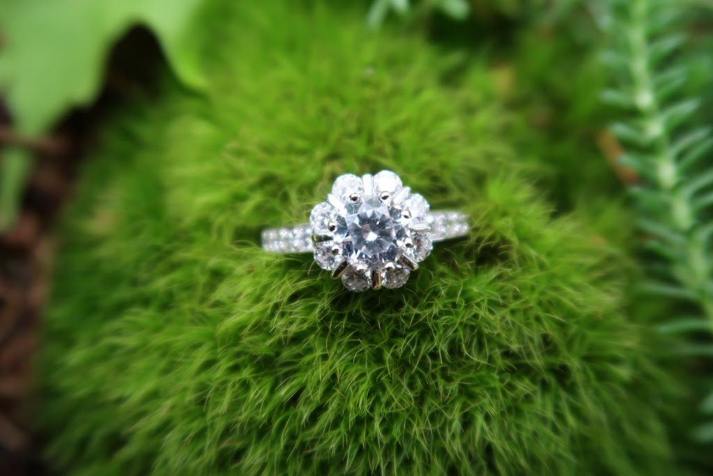 Esnce Jewels | 10 Clear Lake Island #24, Seguin, ON P2A 2W8, Canada | Phone: (647) 500-4378