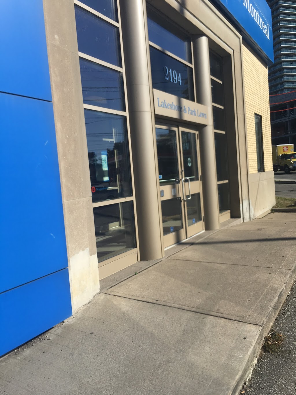 BMO Bank of Montreal | 2194 Lake Shore Blvd W, Etobicoke, ON M8V 1A2, Canada | Phone: (416) 251-6530