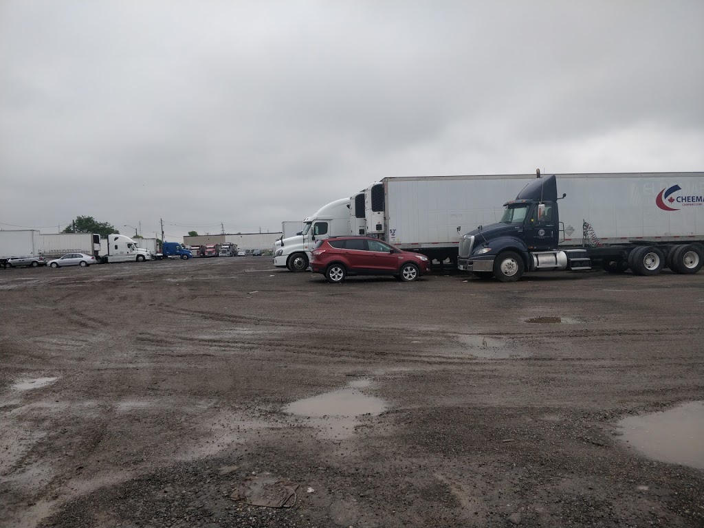 Hanson parking | 2280 Anson Dr, Mississauga, ON L5S 1E8, Canada | Phone: (416) 822-2757