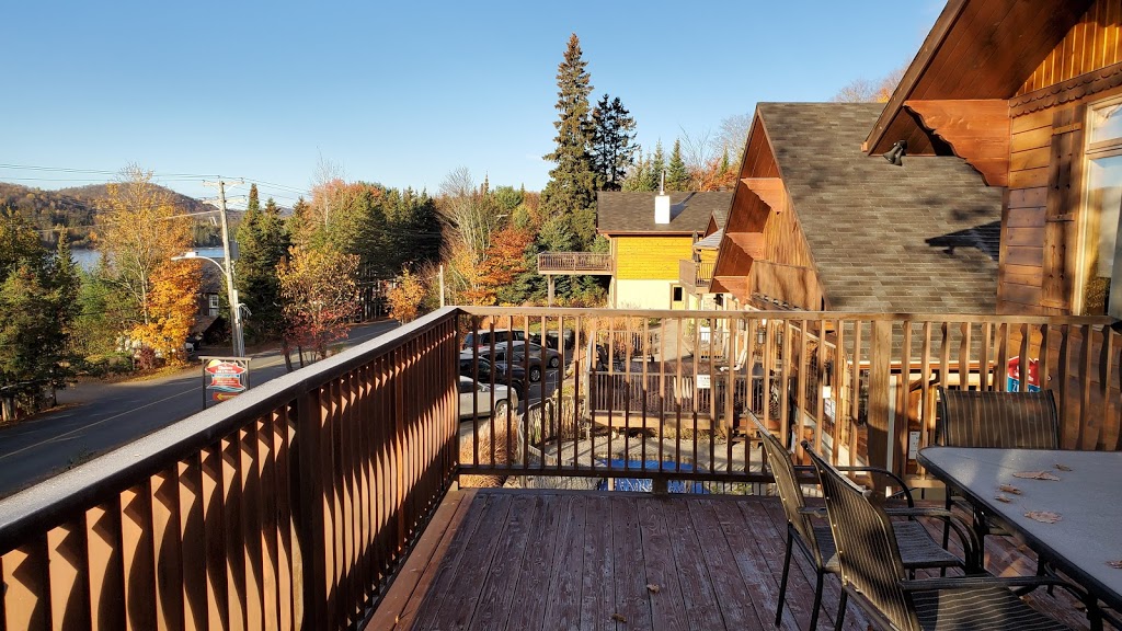 Chalets Lac à La Truite | 1961 Chemin de la Montagne, Sainte-Agathe-des-Monts, QC J8C 0J6, Canada | Phone: (819) 321-2222
