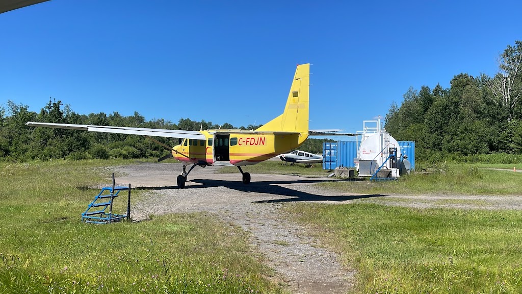 Parachutisme Adrénaline Saint-Jérôme | 881 Rue Lamontagne, Saint-Jérôme, QC J5L 1T8, Canada | Phone: (450) 438-0855