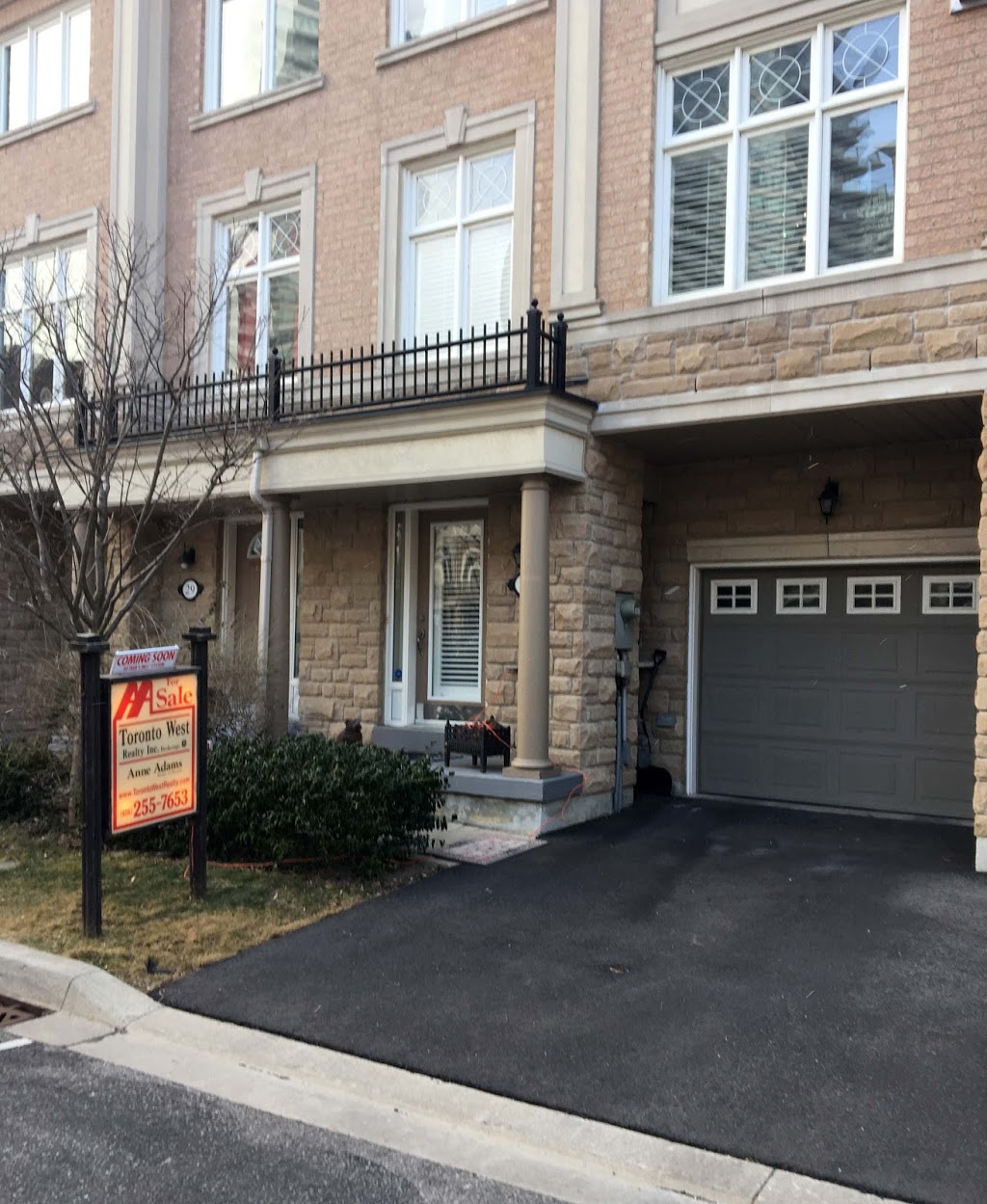Toronto West Realty Inc. | 30 Yachters Ln, Etobicoke, ON M8V 4C5, Canada | Phone: (416) 255-7653