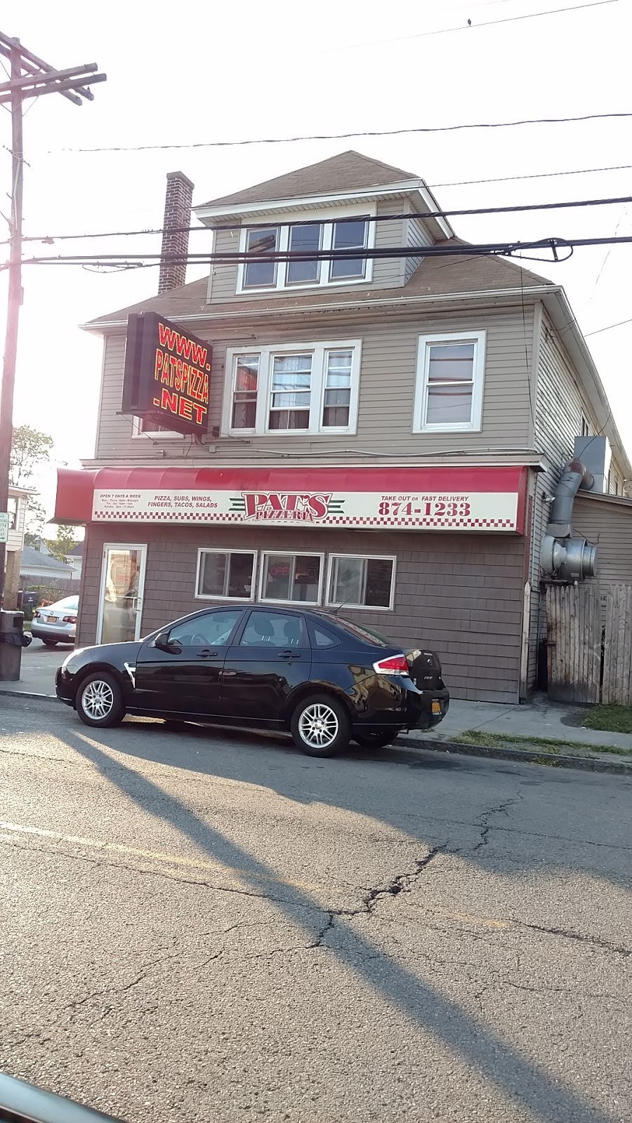 Pats Pizzeria | 544 Ontario St, Buffalo, NY 14207, USA | Phone: (716) 874-1233