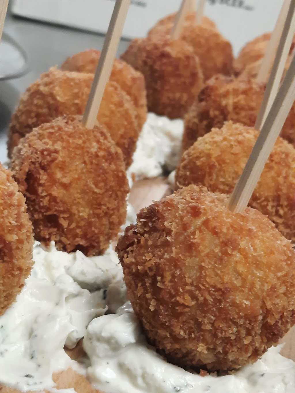 Restaurant LAbordage | 1225 Bd Marcotte, Roberval, QC G8H 2P1, Canada | Phone: (418) 275-7511