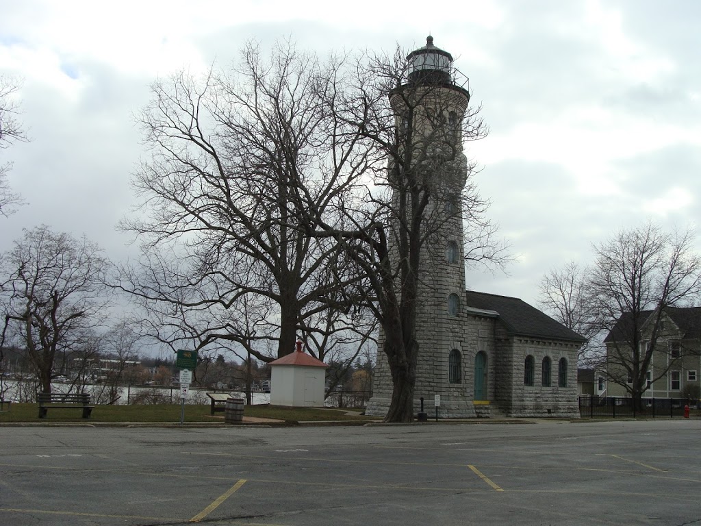 Old Fort Niagara Light, Youngstown, NY | Fort Niagara State Park, Scott Ave, Youngstown, NY 14174, USA | Phone: (716) 745-7611