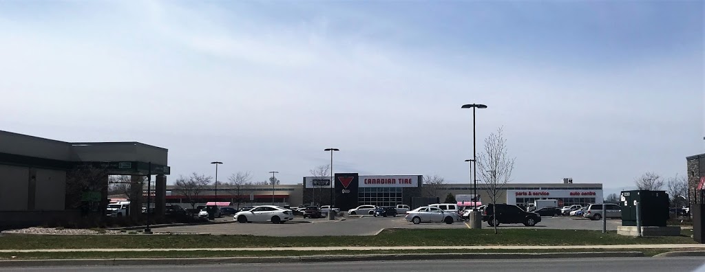Kemptville Colonnade Retail Centre | Highway 43 & Highway 416, Kemptville, ON K0G 1J0, Canada | Phone: (613) 225-8118