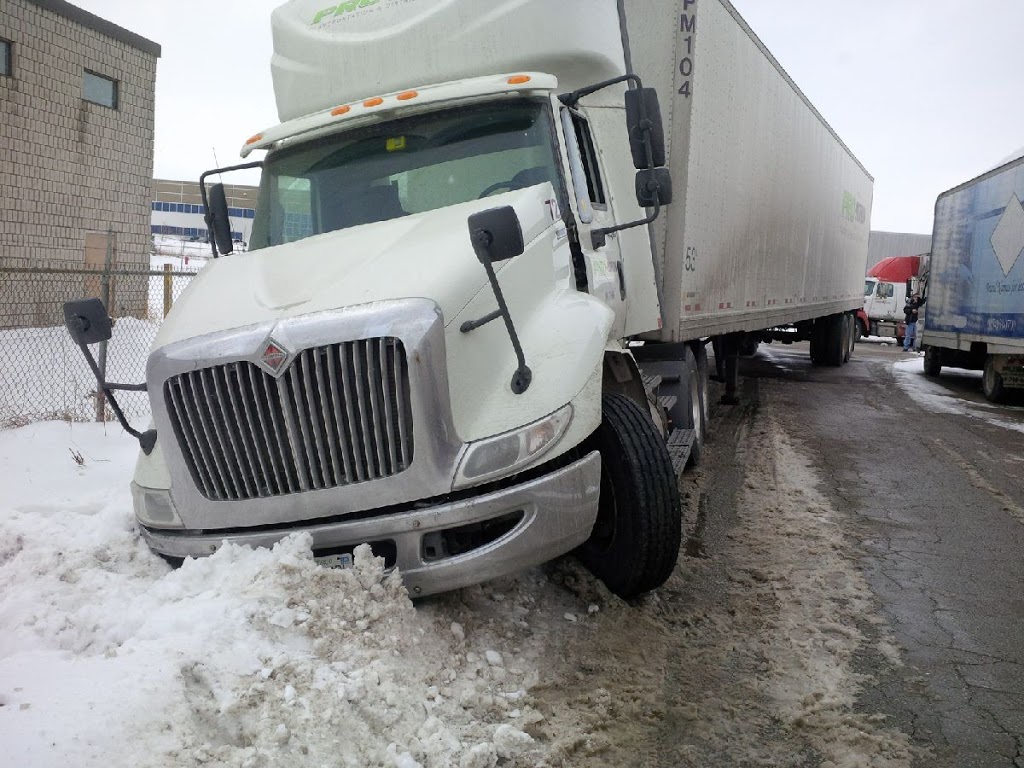 Gords Towing Inc | 30 Arrow Rd, North York, ON M9M 2L7, Canada | Phone: (416) 742-2621