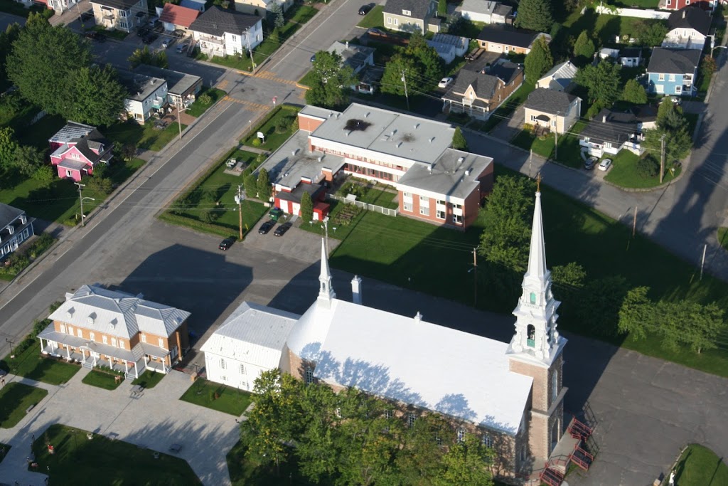 Presbytère N-D DHébertville | 251 Rue Turgeon, Hébertville, QC G8N 1S2, Canada | Phone: (418) 344-1803