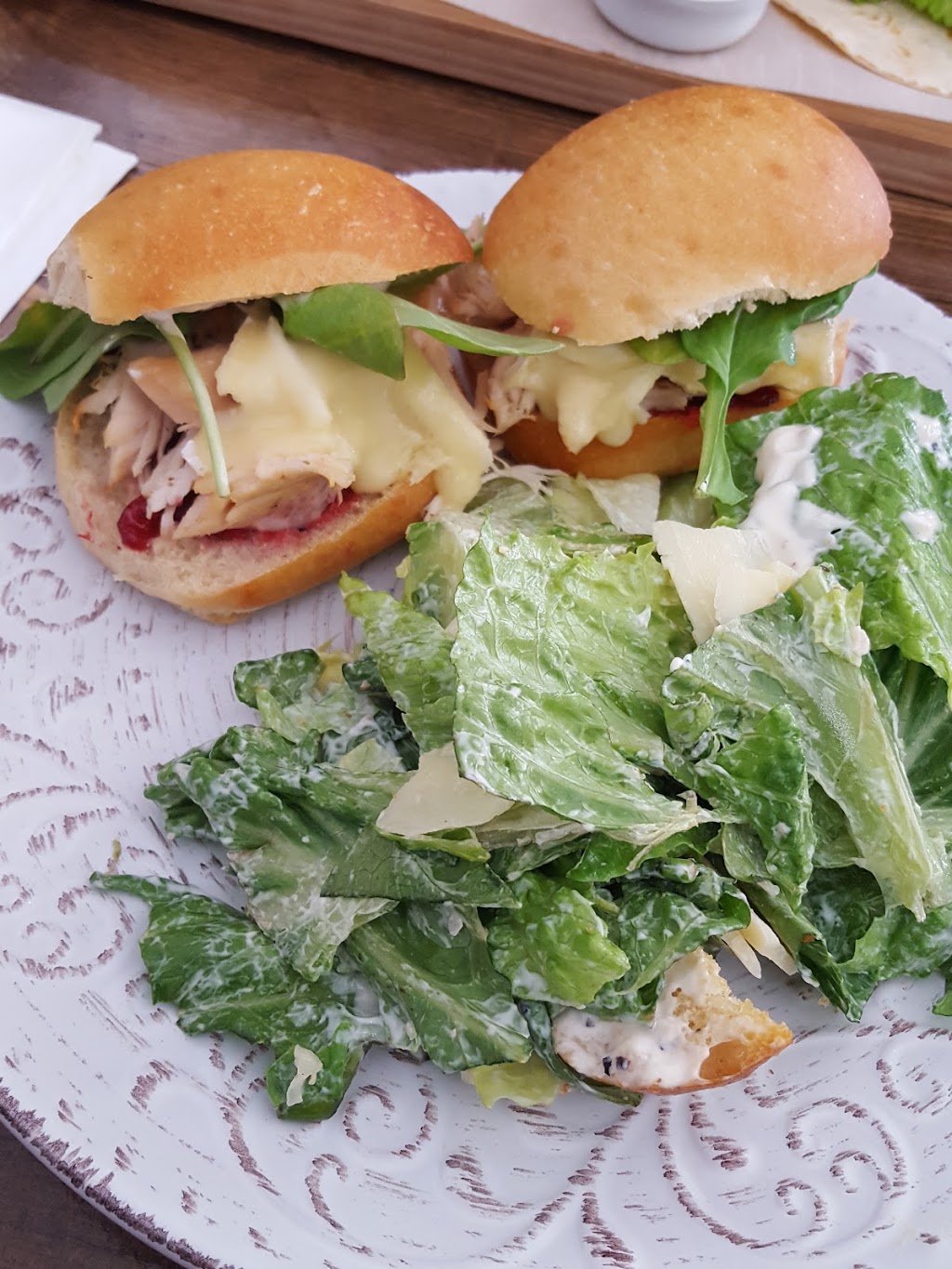 The Curly Willow Eatery | 141 Pine St, Collingwood, ON L9Y 2L7, Canada | Phone: (705) 315-1662