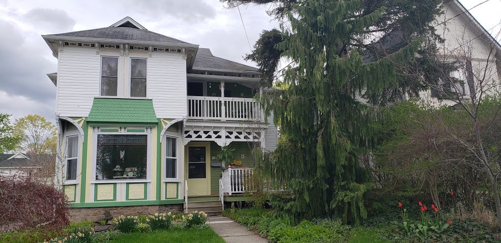 Niagara Inn Bed & Breakfast | 4300 Simcoe St, Niagara Falls, ON L2E 1T6, Canada | Phone: (905) 347-5575