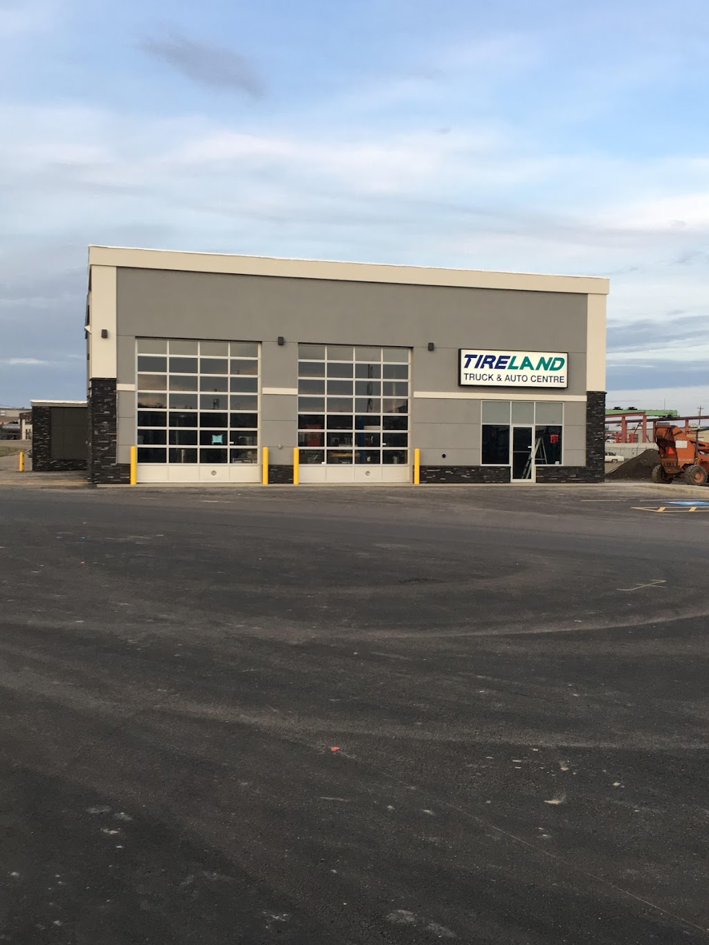 Tireland Truck & Auto Centre | 6702 Golden W Ave #700, Red Deer, AB T4P 1A8, Canada | Phone: (403) 406-7840
