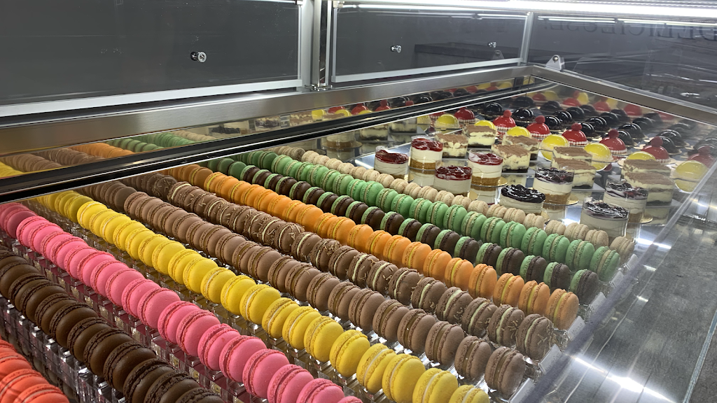 Mimziz Macaron | 504 Champlain St, Dieppe, NB E1A 1P4, Canada | Phone: (506) 855-4615