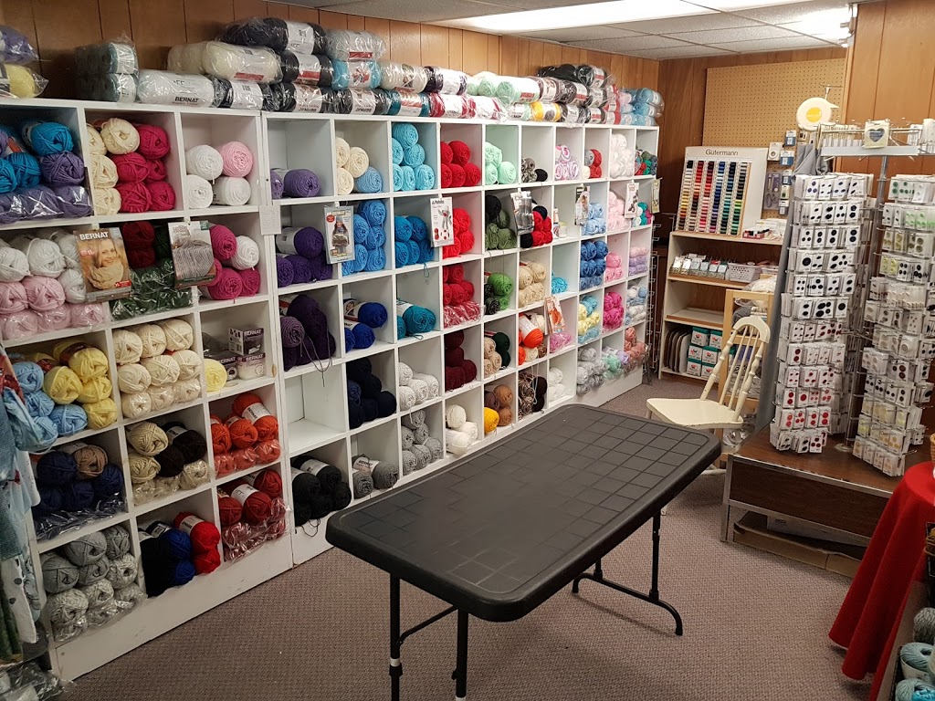 Maxines Fashions | 360 Simcoe St, Beaverton, ON L0K 1A0, Canada | Phone: (705) 426-7734