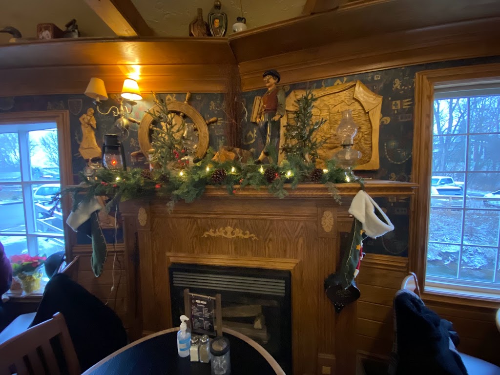 Crows Nest | 115 Prospect St, Newmarket, ON L3Y 3T3, Canada | Phone: (905) 953-8776