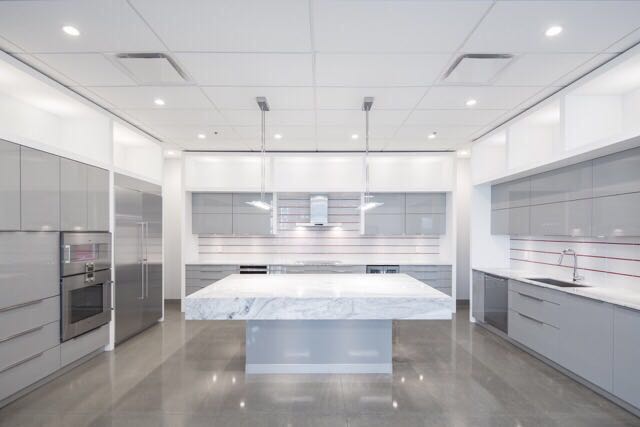 Amir Franchise | 1033 Autoroute 13, Laval, QC H7W 4V3, Canada | Phone: (450) 668-5888