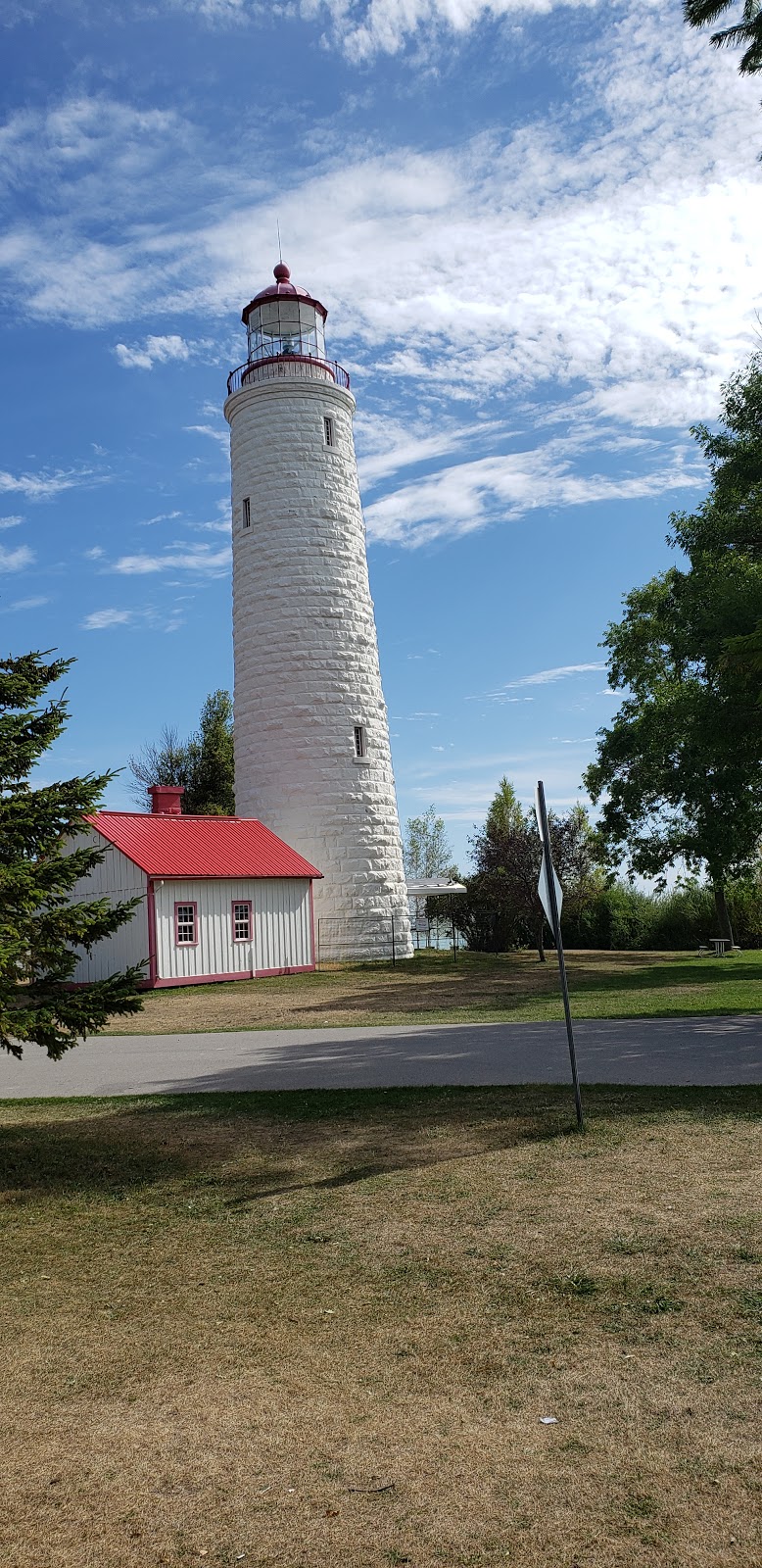 Lighthouse Pizza and Ice Cream Shop | 700 Victoria Rd, Point Clark, ON N2Z 2X3, Canada | Phone: (519) 395-4545