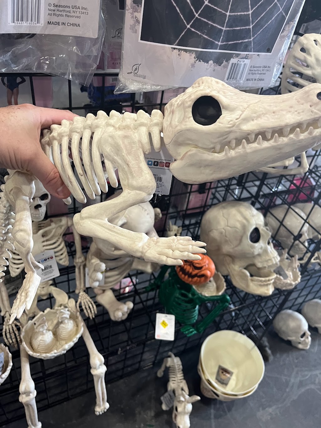 Halloween Depot Kirkland | 3272 Rue Jean-Yves, Kirkland, QC H9J 2R6, Canada | Phone: (450) 218-0774