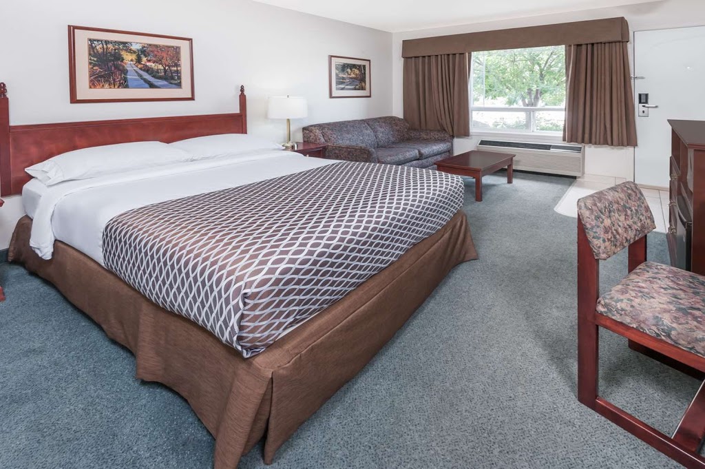 Super 8 by Wyndham High River AB | 1601 13 Ave SE, High River, AB T1V 2B1, Canada | Phone: (403) 652-4448