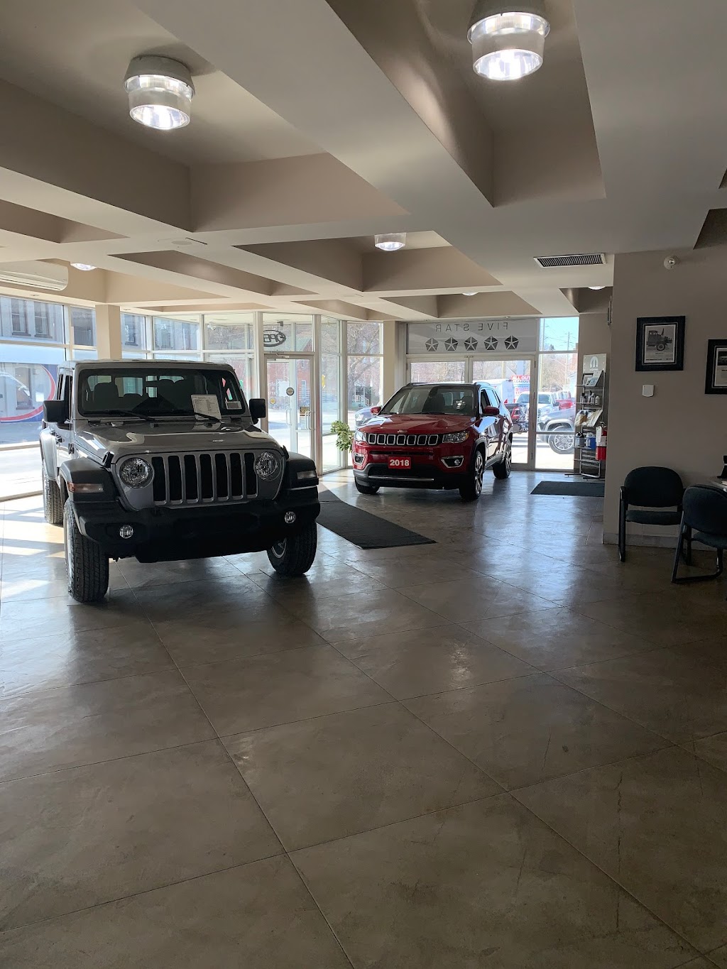 Williamson Lindsay - Chrysler | 76 William St N, Lindsay, ON K9V 4A5, Canada | Phone: (705) 324-3545