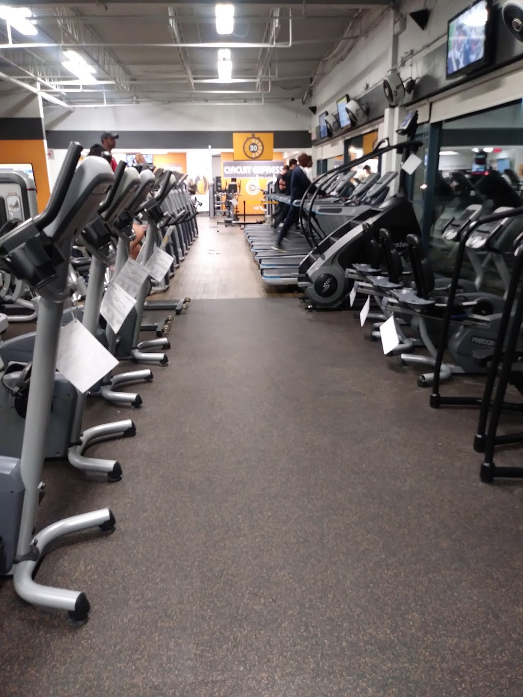 Éconofitness Extra | 615 Boulevard Curé-Labelle local 4, Blainville, QC J7C 2J1, Canada | Phone: (450) 433-7219