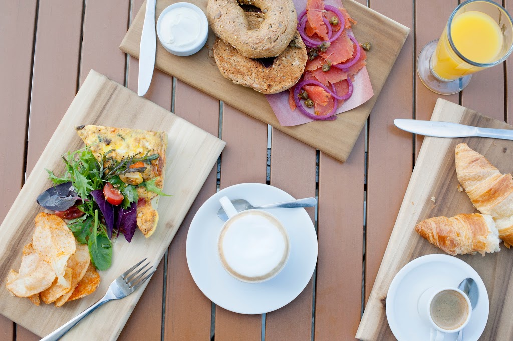 Marina Dockside Eatery | 1327 Beach Dr, Victoria, BC V8S 2N4, Canada | Phone: (250) 598-3890