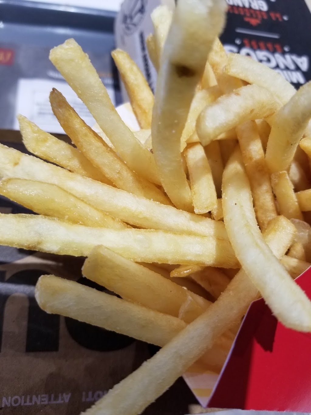 McDonalds | 2715 Avenue des Aristocrates, Laval, QC H7E 0H3, Canada | Phone: (450) 664-7662